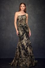 Vestido asimétrico negro con dorado