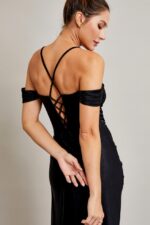 Vestido negro de tirantes con cristales en escote - Image 4