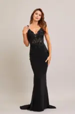 Vestido sirena negro con transparencia en corset y flores de pedrería