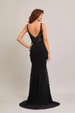 Vestido sirena negro con transparencia en corset y flores de pedrería - Image 3