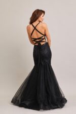 Vestido negro corte sirena de tirante cruzado en espalda - Image 4