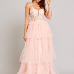Vestido salmón de tul con pedrería