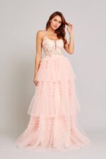 Vestido salmón de tul con pedrería