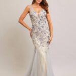 Vestido con transparencias beige con gris de lentejuela