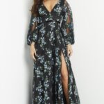 Vestido floreado con abertura en pierna