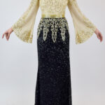 Vestido bicolor negro con dorado, lentejuela y mangas amponas
