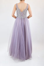 Vestido de tul con pedrería en corset con abertura en pierna - Image 2