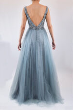 Vestido gris de tul con corset de pedrería - Image 2