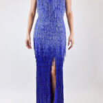 Vestido azul de pedrería colgante corte sirena con abertura