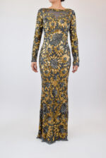 Vestido dorado de lentejuela con diseño floral