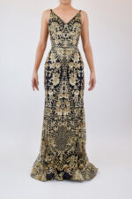 Vestido recto dorado con bordado floral