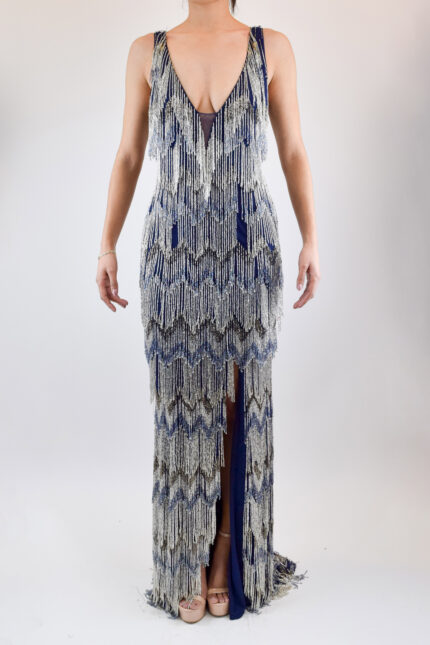 Vestido recto con diseño colgante en zig zag de pedrería