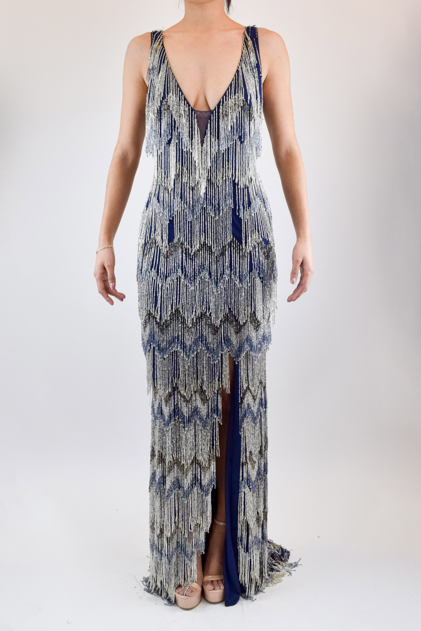 DOS (118) Vestido recto con diseño colgante en zig zag de pedrería - Image 1