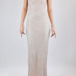 Vestido ivory brillante con escote cruzado en espalda
