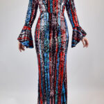 Vestido con líneas rojas, negras y azules de lentejuela