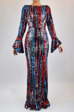 Vestido con líneas rojas, negras y azules de lentejuela