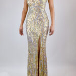 Vestido strapless de sirena con lentejuela y abertura en pierna