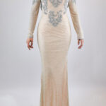 Vestido ivory con escote en espalda y lentejuela plateada