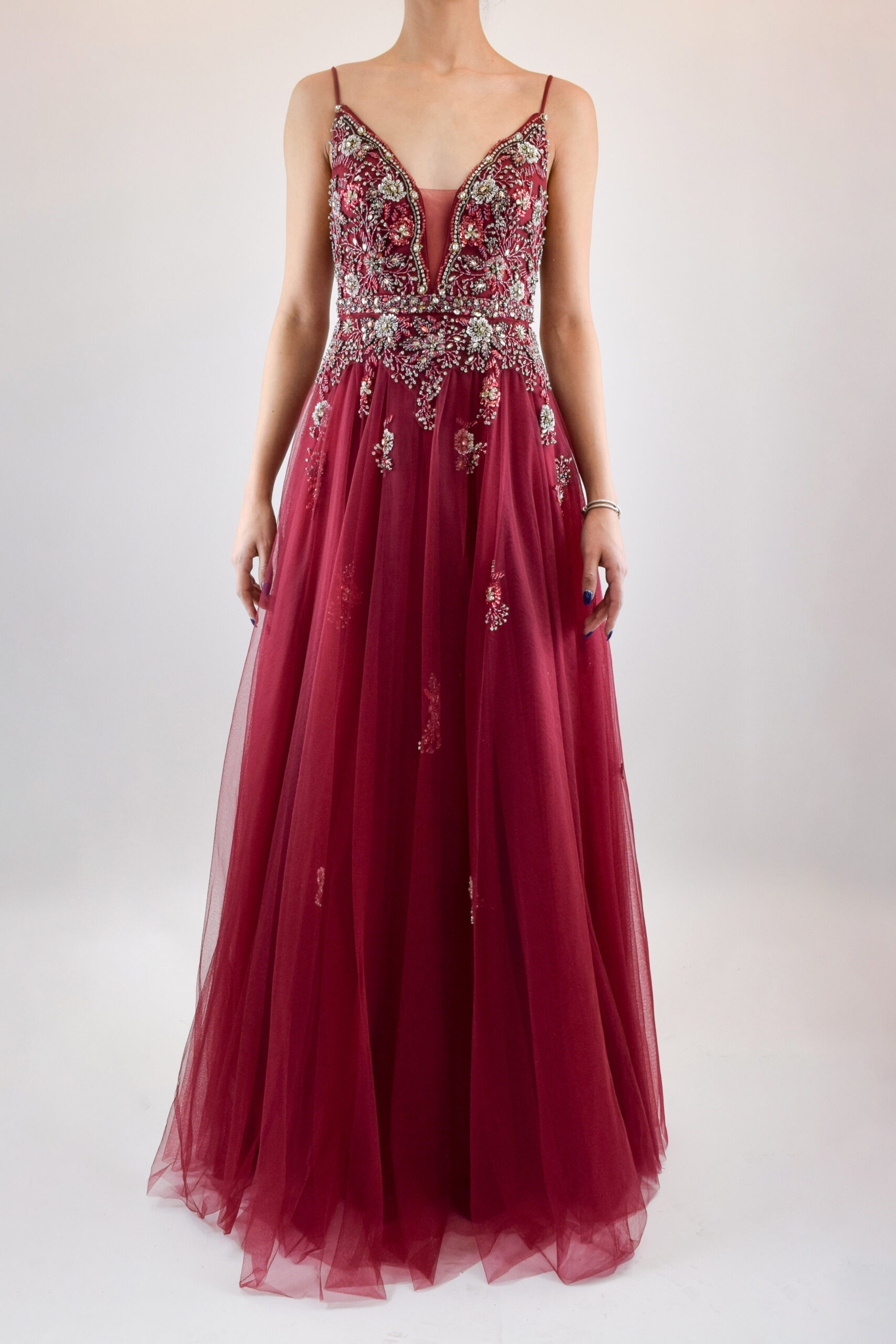 DOS (380) Vestido recto color vino de tul con flores en escote v - Image 1