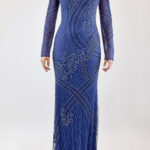 Vestido azul marino con tela traslucida bordada con cristales
