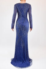 Vestido azul marino con tela traslucida bordada con cristales - Image 2