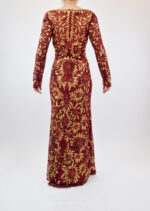 Vestido rojo con flores doradas tipo girasol de lentejuela y manga larga - Image 2