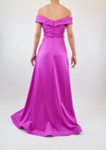 Vestido magenta en corte A con abertura en abdomen y mangas a los hombros - Image 2