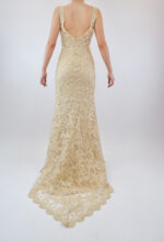 Vestido dorado de sirena con encaje floral - Image 2