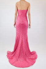 Vestido strapless rosa con lentejuela y abertura en pierna - Image 2