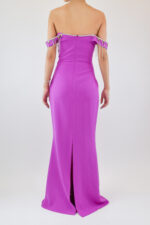 Vestido morado de sirena con escote pronunciado y hombros caídos - Image 2
