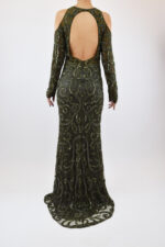 Vestido verde de pedrería con aberturas en hombros y manga larga - Image 2