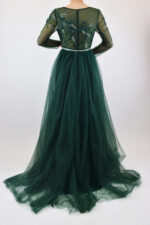 Vestido verde manga traslucida con ramilletes florales de pedrería y sobrefalda de tul - Image 3
