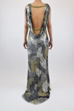 Vestido gris con detalles en verde de lentejuela y espalda escotada en caída - Image 2