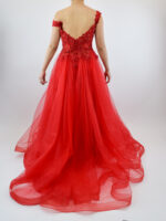Vestido rojo de tul en corte A con flores bordadas en corset - Image 2