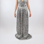 Vestido recto color plata de lentejuela con cinto