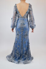 Vestido azul con flores y cristales de manga larga - Image 2