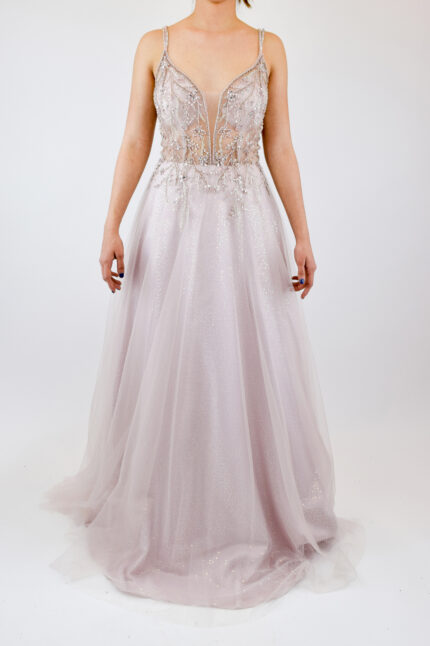 Vestido rosa palo con falda de tul y lentejuela, corset traslucido con cristales