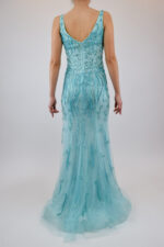 Vestido azul celeste con perlas y cristales bordados en líneas onduladas - Image 2