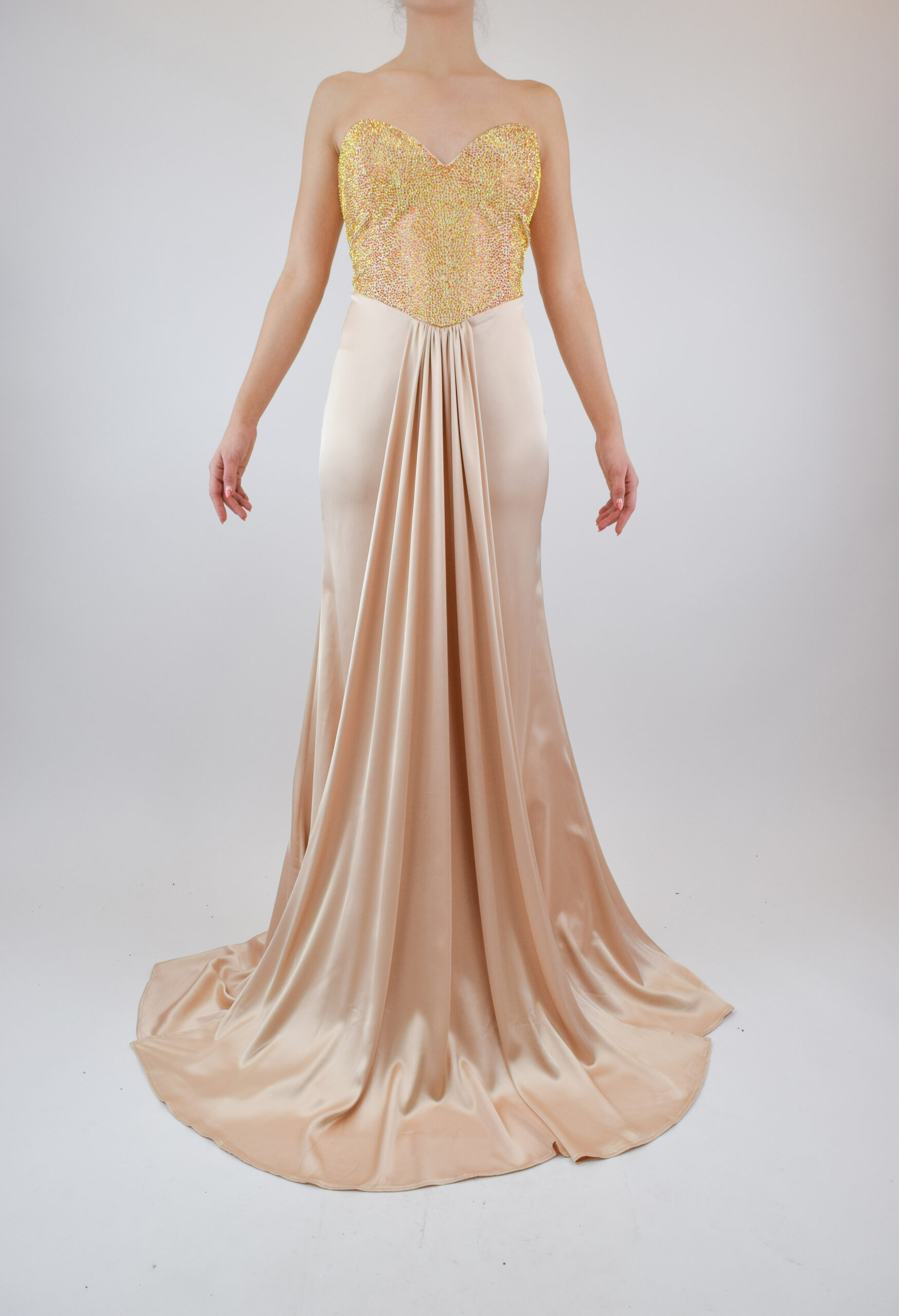 DSC_0268 Vestido strapless dorado de sirena con plisado en abdomen y corset de pedrería - Image 1