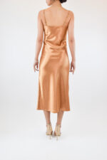 Vestido liso corto color cobre de satín - Image 2