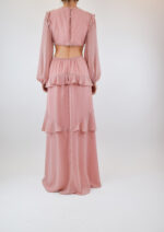 Vestido de manga larga color beige con olanes en falda y en hombos - Image 2