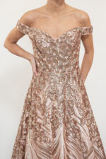 Vestido rose gold a los hombros de lentejuela en forma de líneas, corte A - Image 2