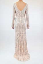 Vestido corte sirena de tela traslucida con pedrería plateada y manga larga - Image 2