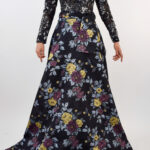 Vestido floreado color negro de manga larga en corte A