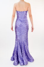 Vestido strapless lila de lentejuela en corte sirena y abertura en pierna - Image 2