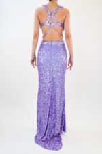 Vestido morado de lentejuela con espalda cruzada y escote en abdomen - Image 2