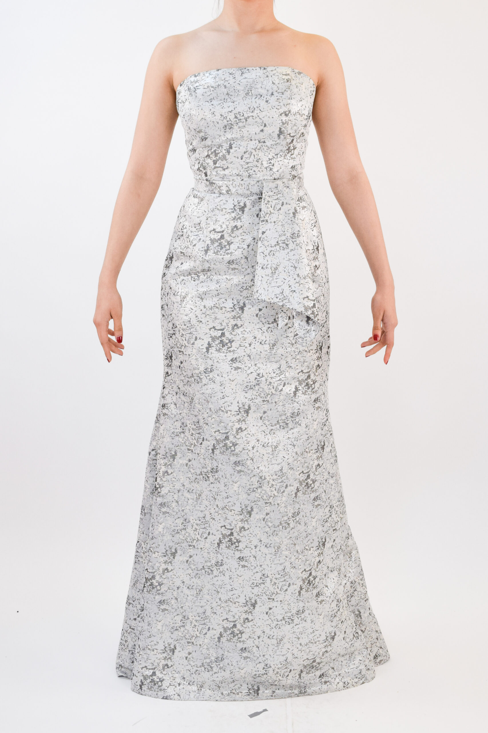 R1-061 Vestido strapless plata con estampado abstracto - Image 1