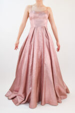 Vestido metálico color rosa en corte A con escote cuadrado