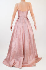 Vestido metálico color rosa en corte A con escote cuadrado - Image 2