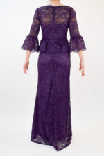 Vestido morado de encaje, sirena y manga tres cuartos - Image 2